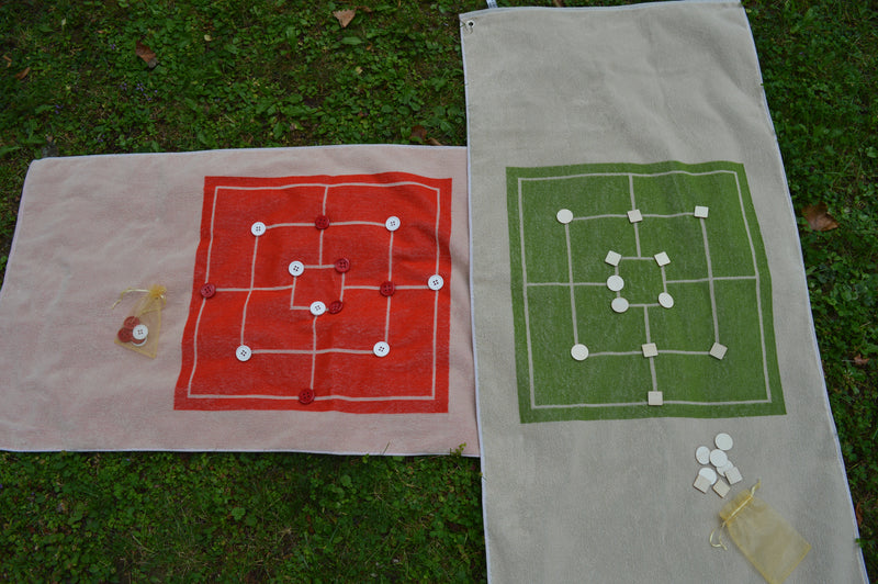 Duschtuch "Mühle" mit Spielsteinen