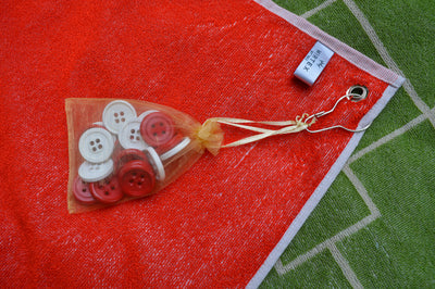 Duschtuch "Mühle" mit Spielsteinen